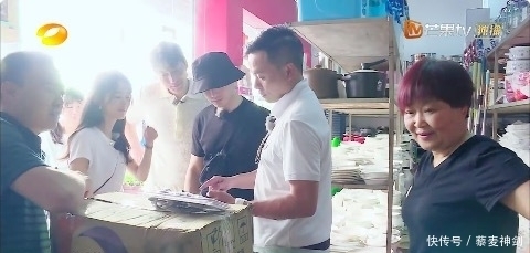  开播|《中餐厅》开播，赵丽颖被逼哭，果然，只有她才能搞定这两个男人