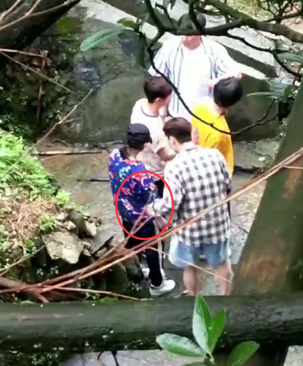 终于|《向往3》一家五口终于团聚,大华忍不住逗妹妹玩,画面好幸福!