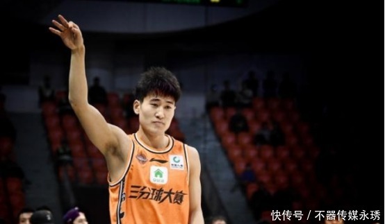 平台|新生代的后卫姜伟泽和徐杰谁更优秀?