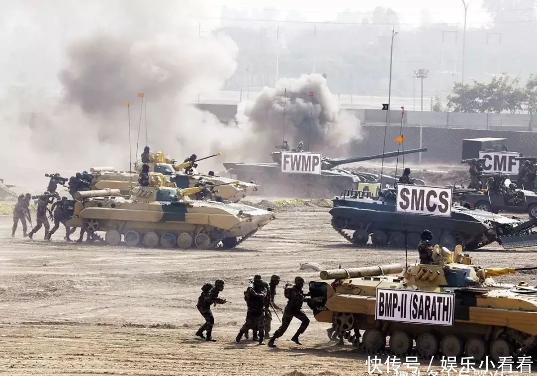 车顶|印度军车翻了!大批士兵被洪水冲走,新德里拒绝公开伤亡情况