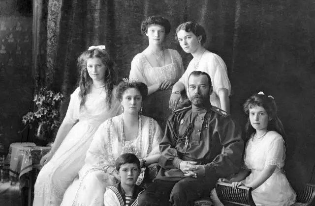 处决|俄罗斯末代沙皇被灭门,一家七口被秘密处决尸体被销毁