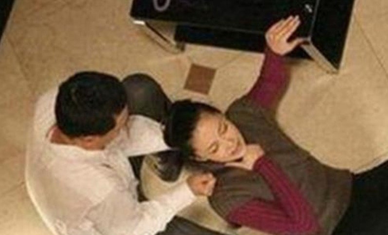  依然|吃斋念佛的老头，却是杀人不眨眼的恶魔，枪决前依然笑得很灿烂！