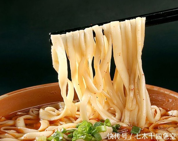 蛋白质含量|面条越筋道越有营养吗?颜色发黄的面条能买吗?进来了解了解吧!