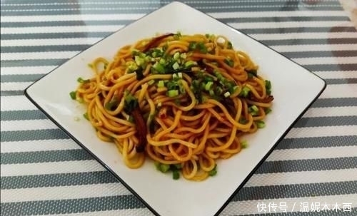 黄瓜|一碗葱油两碗面,简单一拌唇齿留香,黄瓜丝搭配,健康营养吃不够