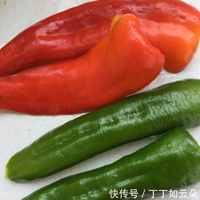 炒鱼|青红椒炒鱼豆腐,简单快手家常菜