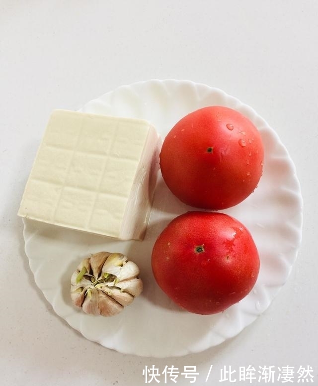 食用|西红柿炖豆腐,美味特下饭,汤汁泡米饭,熊孩子能吃两大碗!