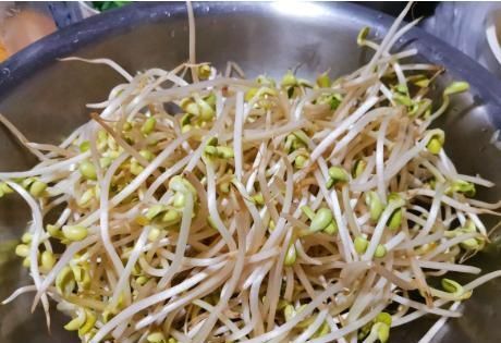 不出|炒豆芽,焯水还是加醋?大厨:做对了,豆芽脆嫩不出汤,无豆腥