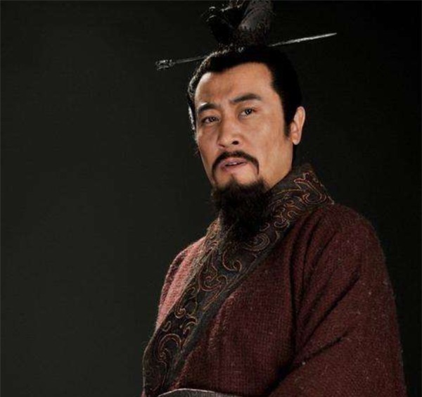 听到|同为兄弟,刘备听到关羽死讯大哭吐血,为何听到张飞死讯却极平静