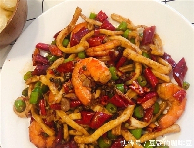  下厨|婆婆请亲戚来家中做客，我下厨做一桌家宴，上桌后觉得很有面子