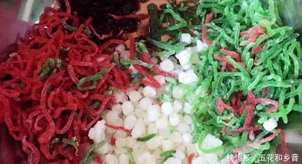 制作出来|五仁月饼中的“青红丝”是什么东西了解清楚以后，涨知识了