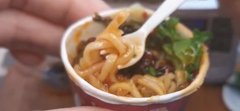 最小|世界最小的方便面,用针当筷子都嫌大,网友这得吃多少啊