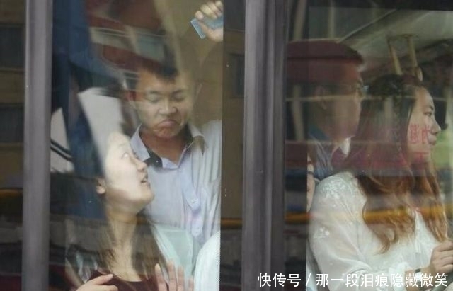 发生|盘点美女挤公交发生的那些尴尬事,在大城市生活的妹子真是不容易