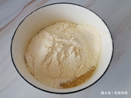  好吃|饼干别再买了，自己在家做，不用黄油和低粉，金黄酥脆，好吃健康