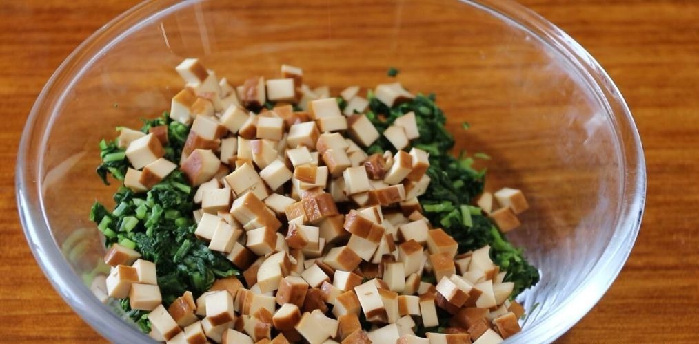 香油|马兰头是春天里的时令蔬菜,配上香干和香油,味道太香了