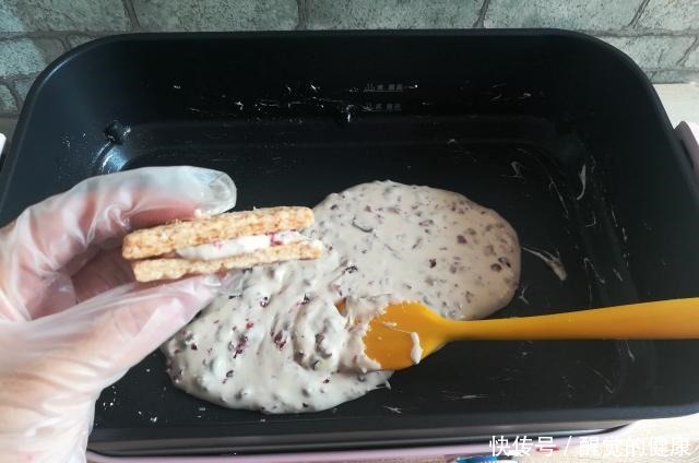 蔓越莓|它比牛轧糖好吃,比雪花酥简单,平底锅10分钟做一堆,百吃不厌