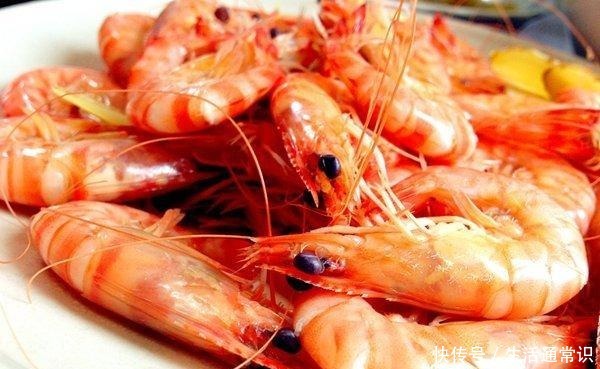 清甜|这是虾最简单的做法,用水煮2分钟就搞定,虾肉鲜嫩,味道清甜