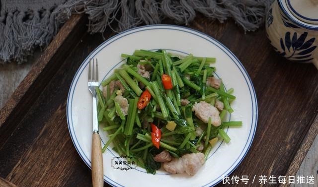  五花肉|这菜5分钟就出锅，简单易做，我家一周炒3次，降压效果好