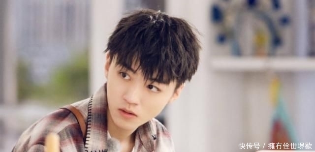 指责|黄晓明当众指责厨师,谁注意到王俊凯的表情,难怪会中途退出节目