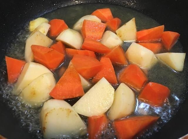 好吃|这才是土豆最过瘾的吃法,鲜香美味一口一个真好吃,做法还简单