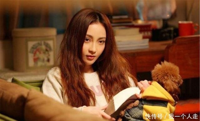 造型|姚笛独自一人现身机场穿着美艳如少女，整体造型却被面部状态毁了