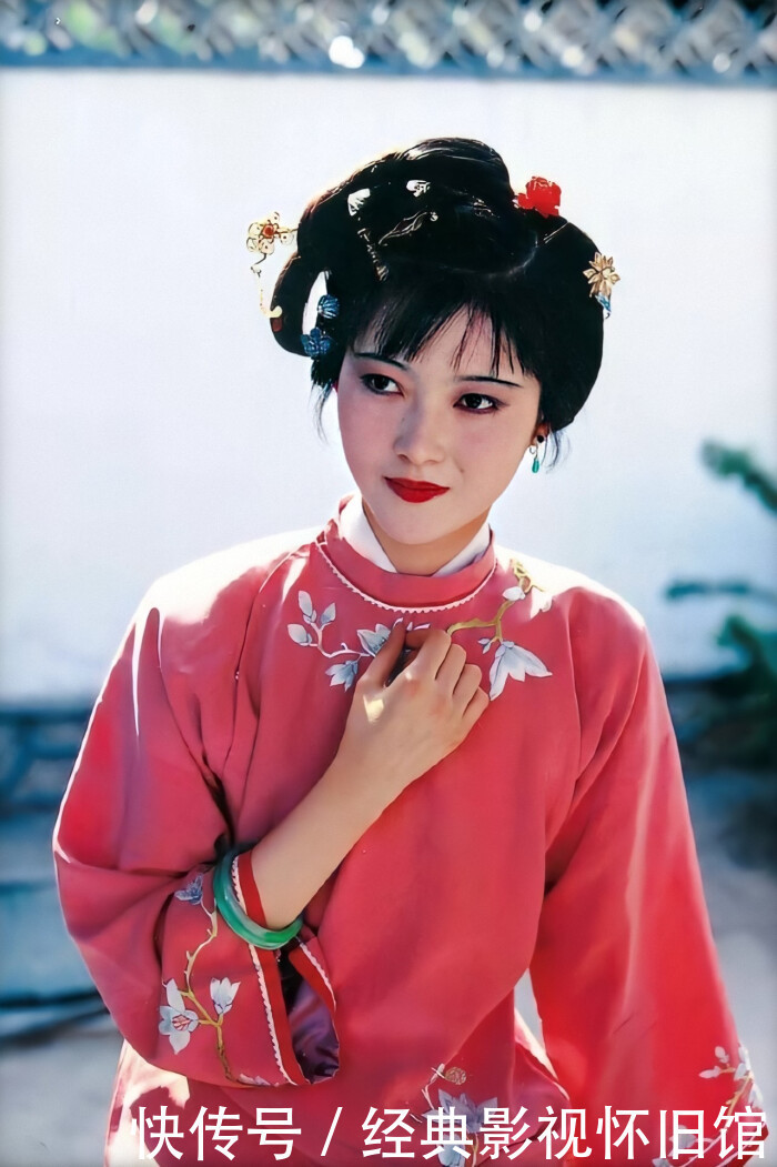  贫穷|87版红楼梦之邢岫烟剧照：荆钗布裙的贫穷女孩，却婚姻圆满
