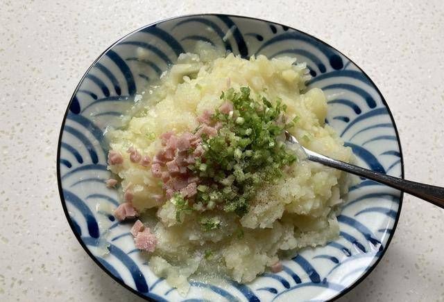 学会|自从学会了土豆的新吃法,每周十斤不够吃,做法简单,内软外脆