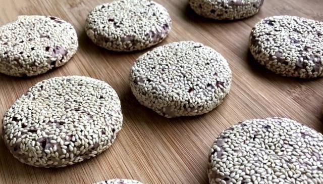 小饼|我家红豆从不熬粥喝,加一碗糯米粉,简单一做,香甜软糯,特好吃