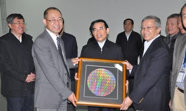 谷歌|效率提升1000倍国产石墨烯芯片研制成功,摆脱台积电指日可待