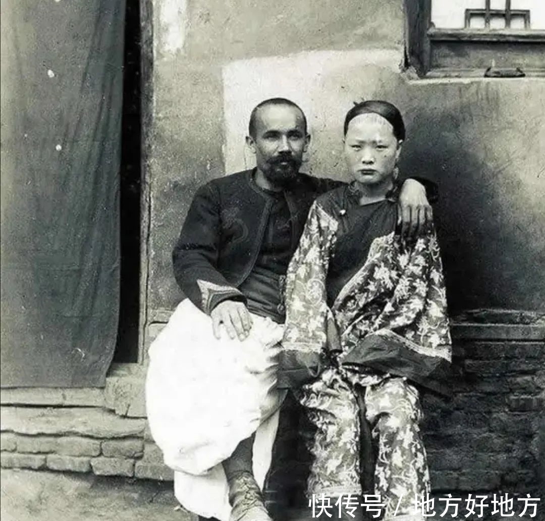 真实|清末真实照片,老汉田里有粮心里不慌,新娘霞披凤冠姿容俏丽