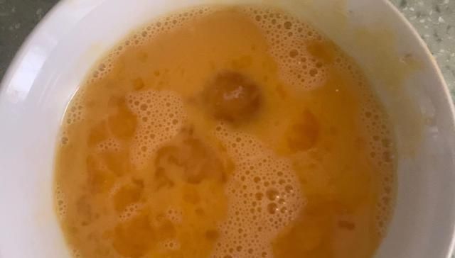 不用|小朋友都爱吃的蛋饺,不用锅就能做,很简单,色泽金黄,又香又嫩