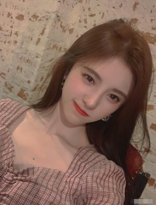 参加|双双退团后,李艺彤参加综艺再次聊起鞠婧祎,称她是自己一辈子达不到的目标