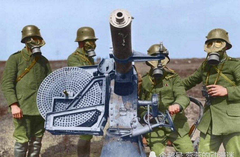 临死|5张历史照:墨索里尼直接被打成“猪头”,图5给临死的日本鬼子点了根烟!