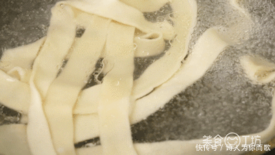 过瘾|油泼面好吃有诀窍,掌握这4步,香辣过瘾,嚼劲十足