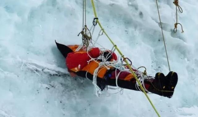  睡美人|“睡美人”在珠峰躺了9年，百人路过无视，只有他做了件“傻事”