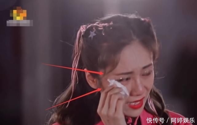  刘芸|刘芸被《浪姐》淘汰，在黄晓明的面前落泪，谁注意他的做法？已婚艺人的自觉