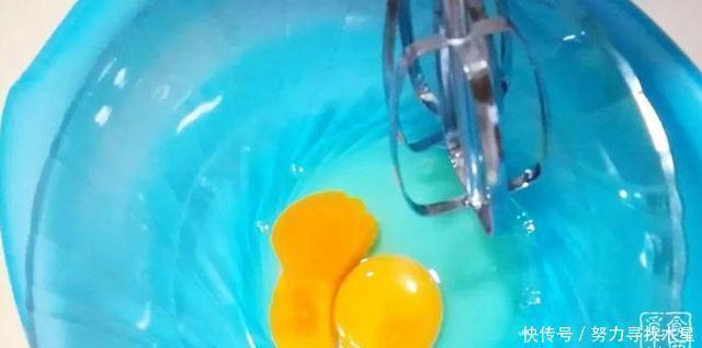 宝宝|入秋后，妈妈做的这款小蛋糕火了，宝宝特别爱吃，完全吃上瘾了