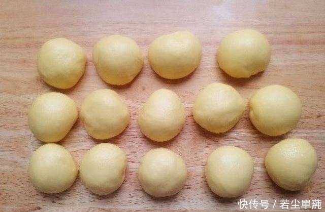 面团|全程详细讲解做面包,不用烤箱也能做,外皮酥脆里面软绵