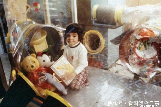 母亲|“泡泡男孩”：一生活在泡泡里，12岁第一次触摸母亲接着便离去