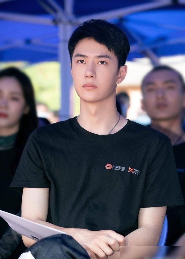 诠释|王一博能否诠释好警察角色,其实《天天向上》中就可以初见端倪