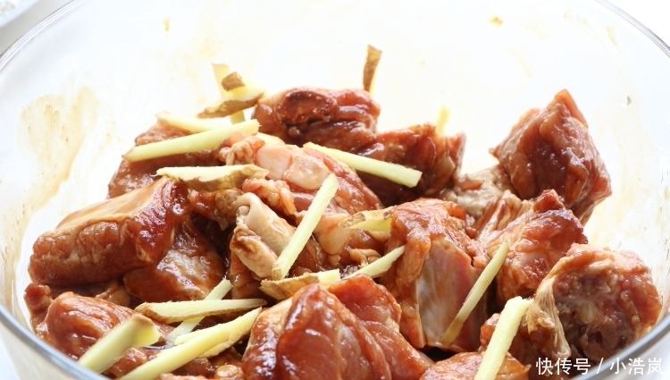  加油|天热排骨别再炖了，教你懒人吃法，不加油不加水，出锅瞬间就吃光