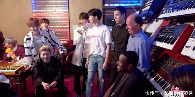  尴尬|蔡徐坤的英语怎么样在大家都没听懂时，他一句话避免了尴尬！