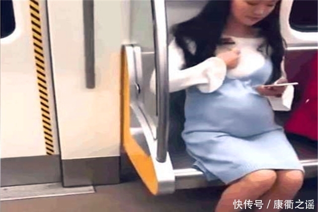 腹中|女子坐地铁为了占座，腹中塞衣服假扮孕妇，旁边大妈的表情亮了