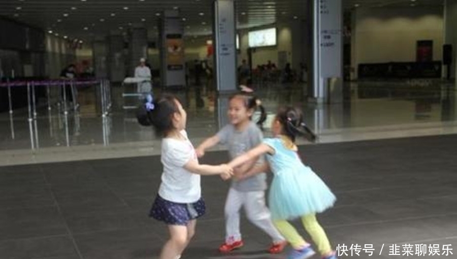 差别|放假时，整天“出去浪”和“宅在家”的孩子，长大后的差别很明显