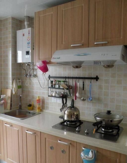 夫妻|北漂小夫妻借钱买40平小房，看到客厅沙发，我真是哭笑不得