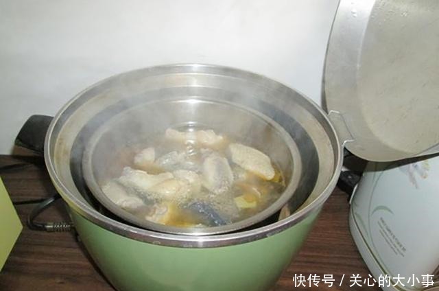 鸡肉|还在喝老母鸡汤吗这道鸡肉的做法，好吃到舔手指，上桌就能光盘