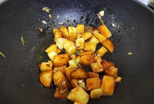 少许|这菜维C含量高,烹饪后损失小,红烧起来太香了,比肉更健康