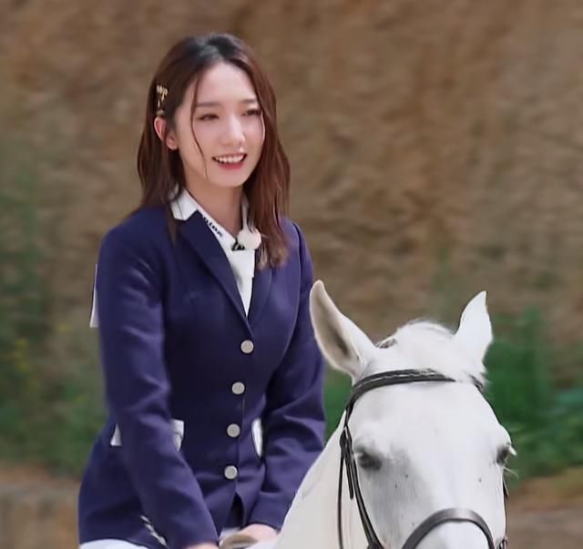 拿到|奔跑吧她是史上暴露最快的卧底,刚拿到身份转身就暴露了