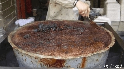 街头|女子街头卖这小吃, 顾客嫌脏不想买, 旁边人说待会你排队也难买上!