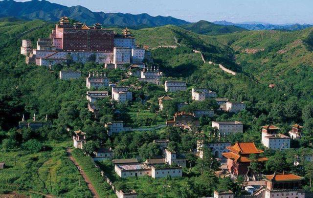  故意|康熙故意写错1字，300多年来无人能改，至今还挂在避暑山庄门上