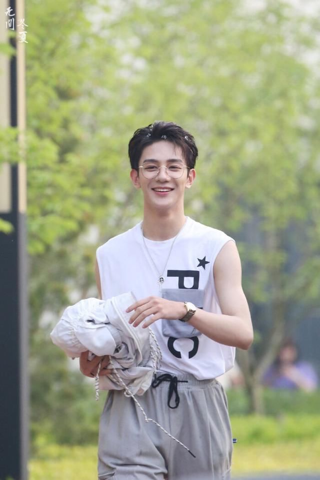  颜值|实力强劲的新兴男团R1SE，高颜值花美男让人眼前一亮